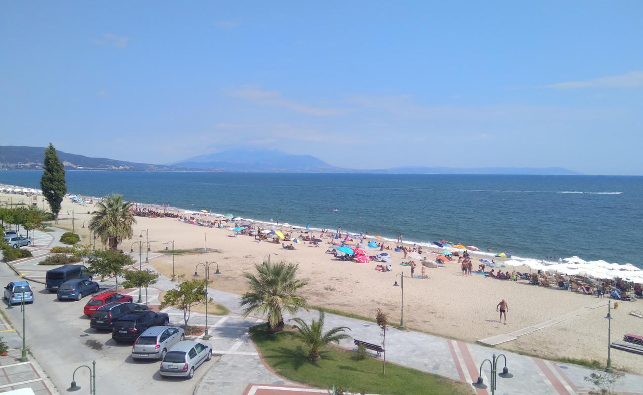 Nea Vrasna Beach'in fotoğrafı parlak kum yüzey ile