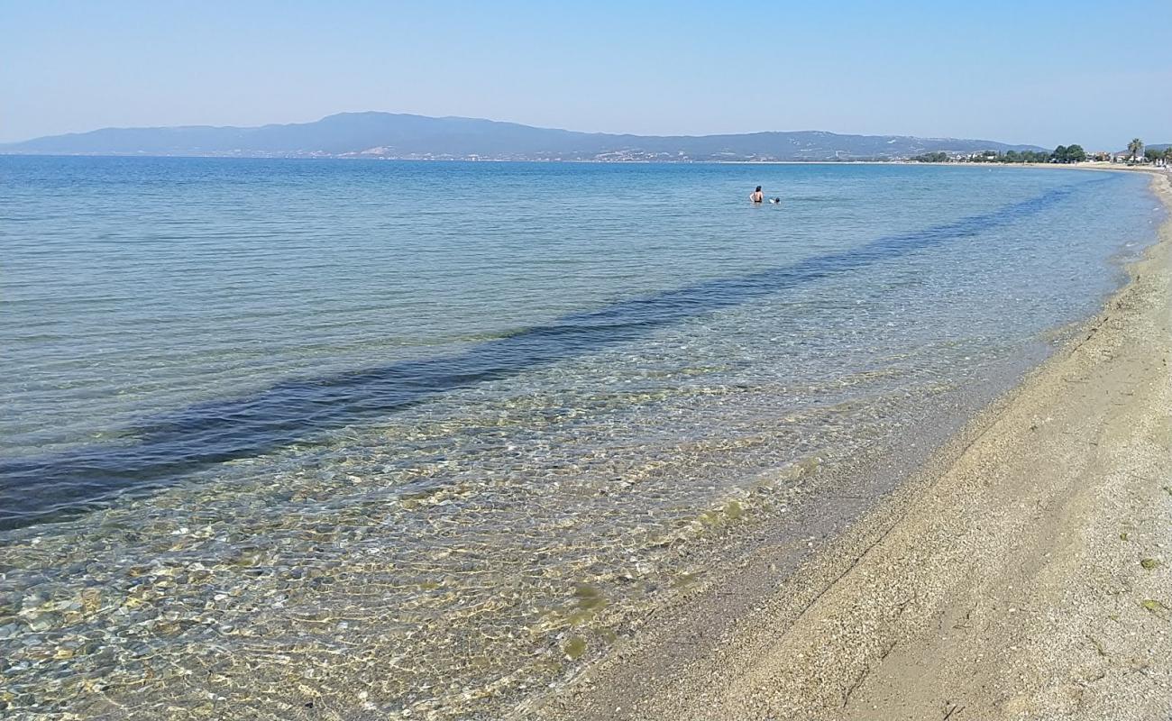 Paralia Ofriniou'in fotoğrafı beyaz kum yüzey ile