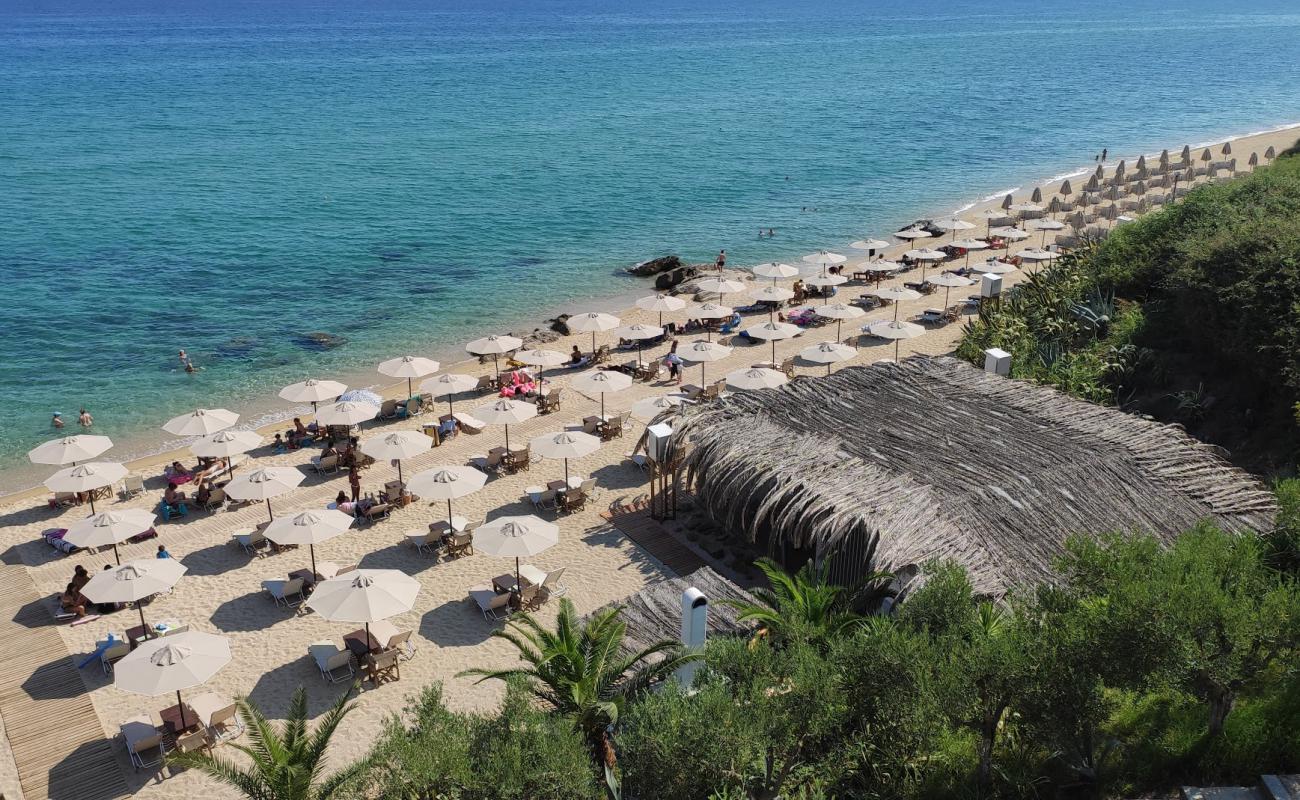 Sarakina beach'in fotoğrafı parlak kum yüzey ile