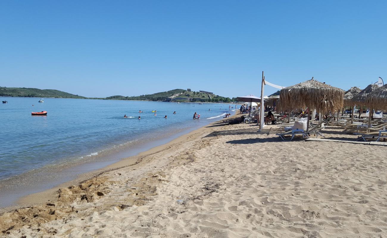 Nea Peramos beach'in fotoğrafı parlak kum yüzey ile