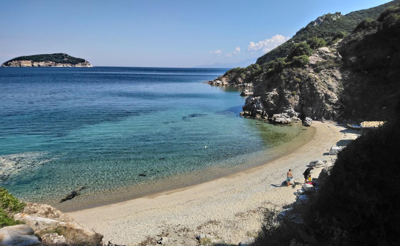 Psatha Plajı'in fotoğrafı açık bej kum yüzey ile