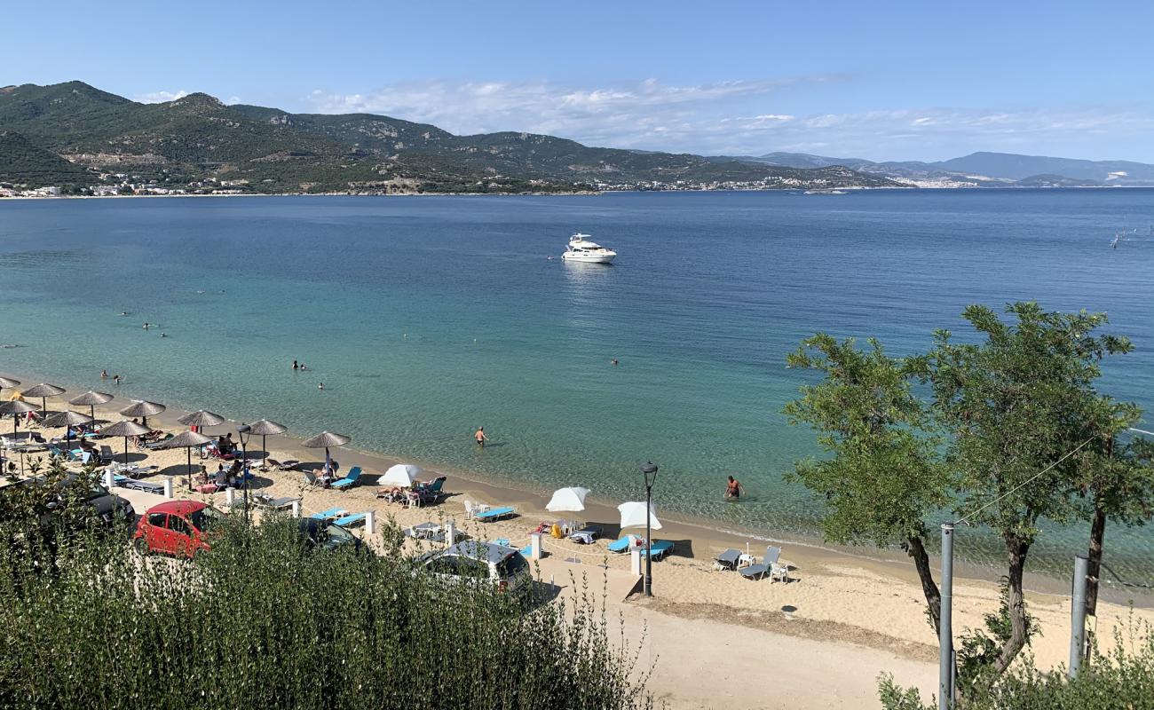 Neas Iraklitsas II'in fotoğrafı hafif ince çakıl taş yüzey ile