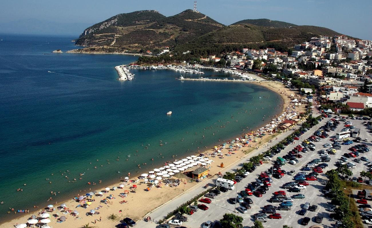 Neas Iraklitsas'in fotoğrafı açık bej kum yüzey ile