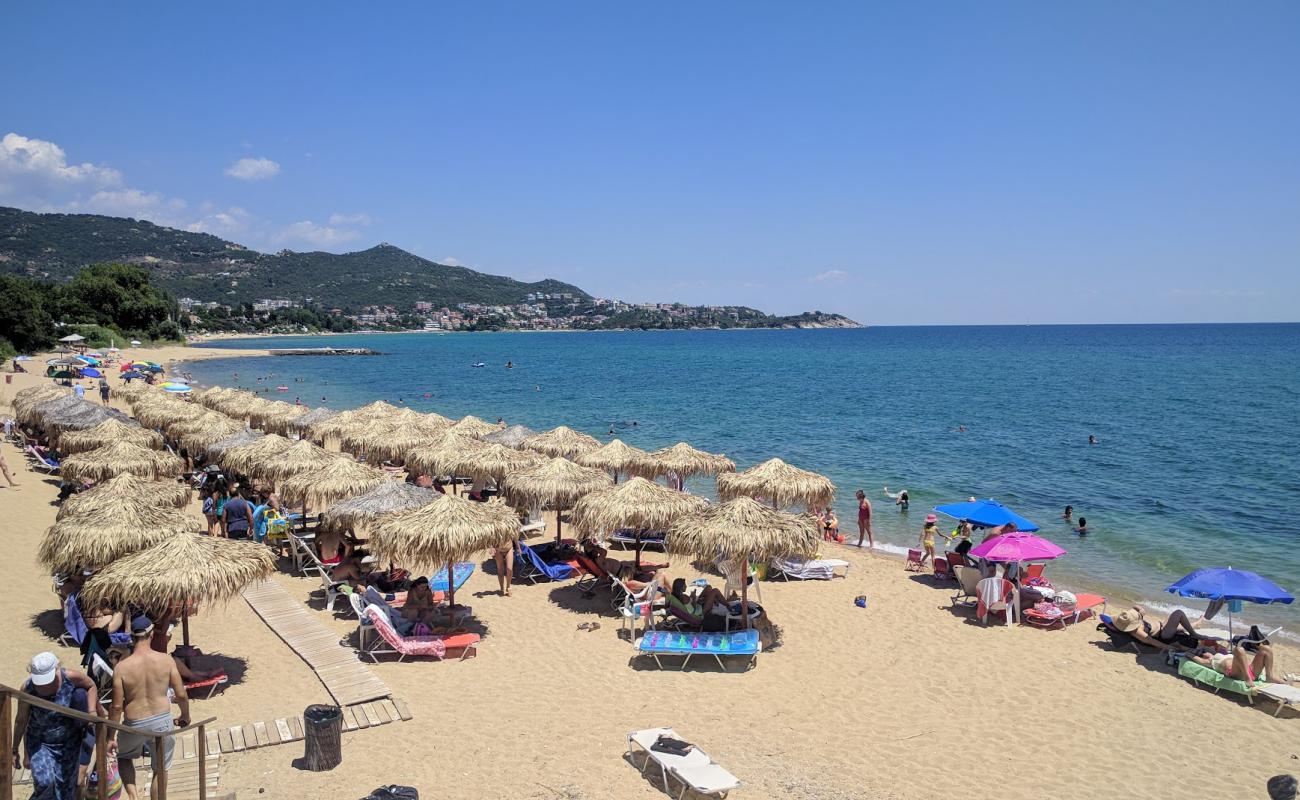 Tiho beach'in fotoğrafı parlak kum yüzey ile