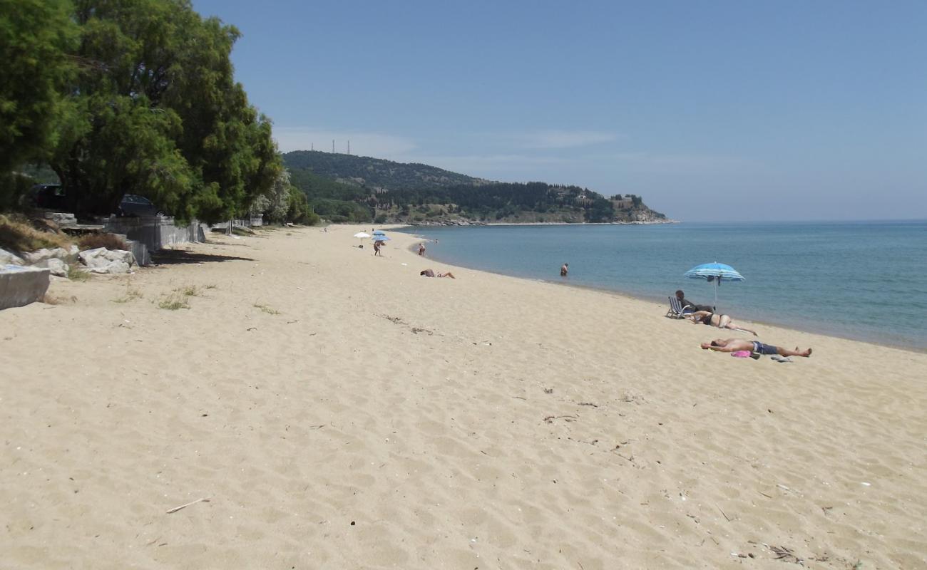 Perigiali beach'in fotoğrafı parlak kum yüzey ile