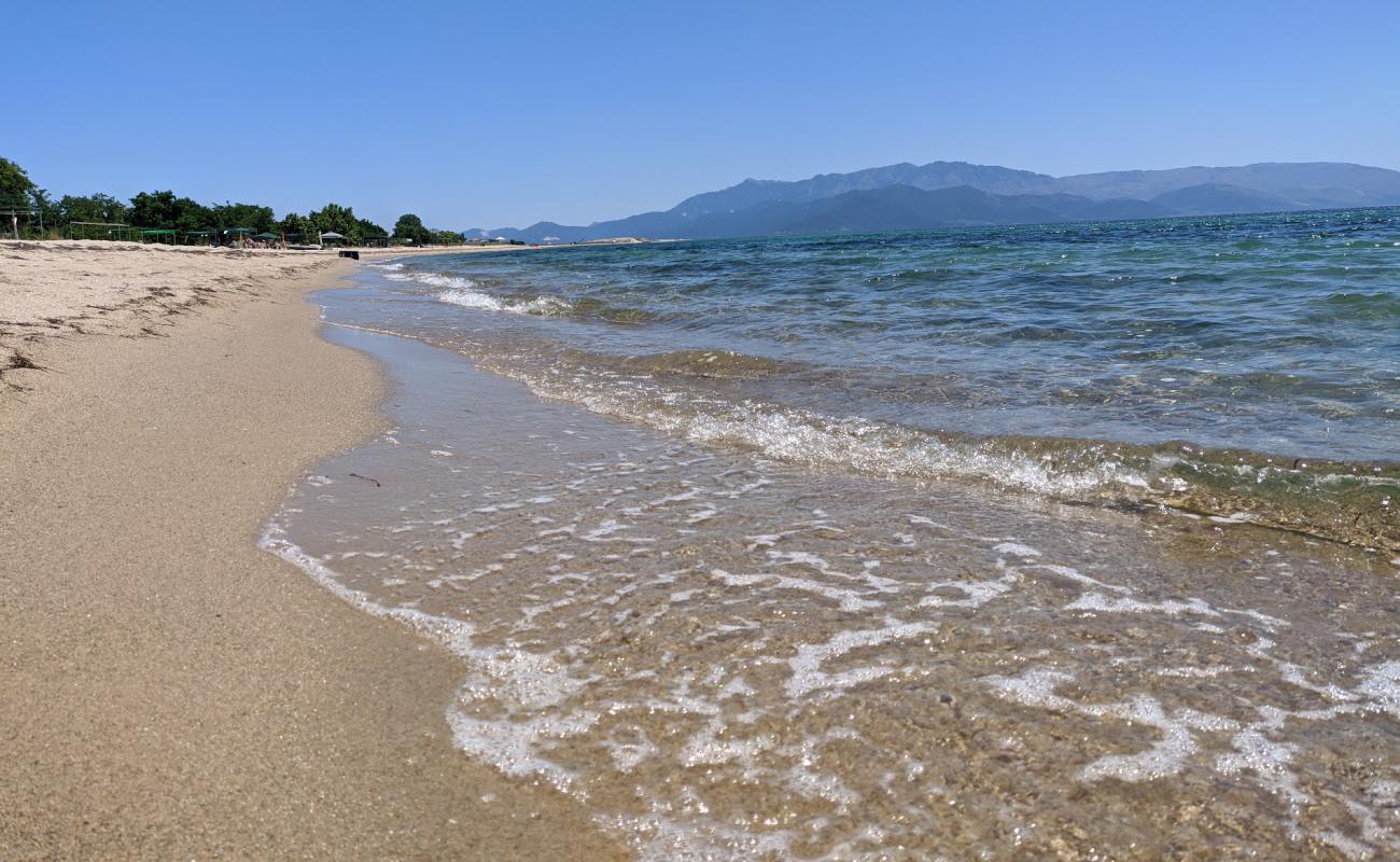 Timari beach II'in fotoğrafı parlak kum yüzey ile