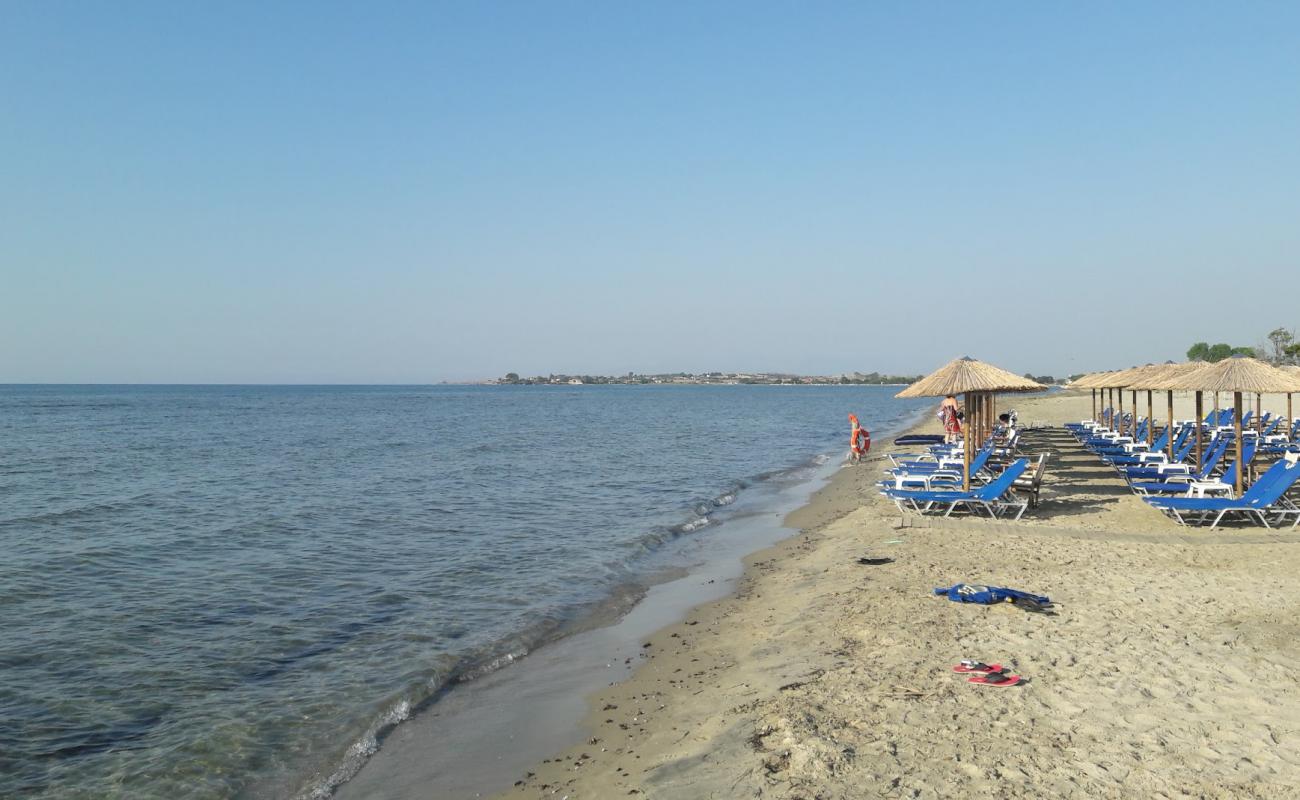 Mandra beach'in fotoğrafı parlak kum yüzey ile