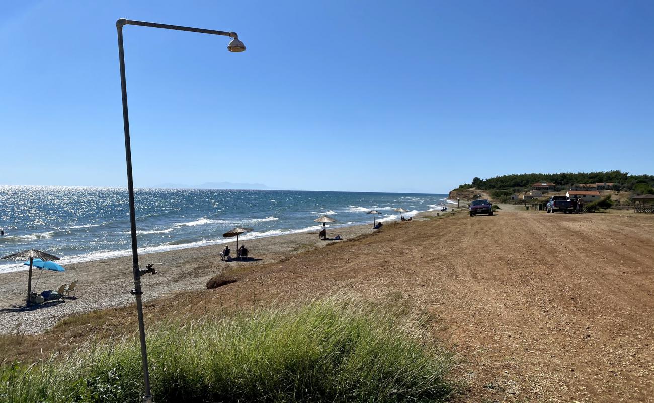 Paralia Alkionas'in fotoğrafı bej çakıl yüzey ile