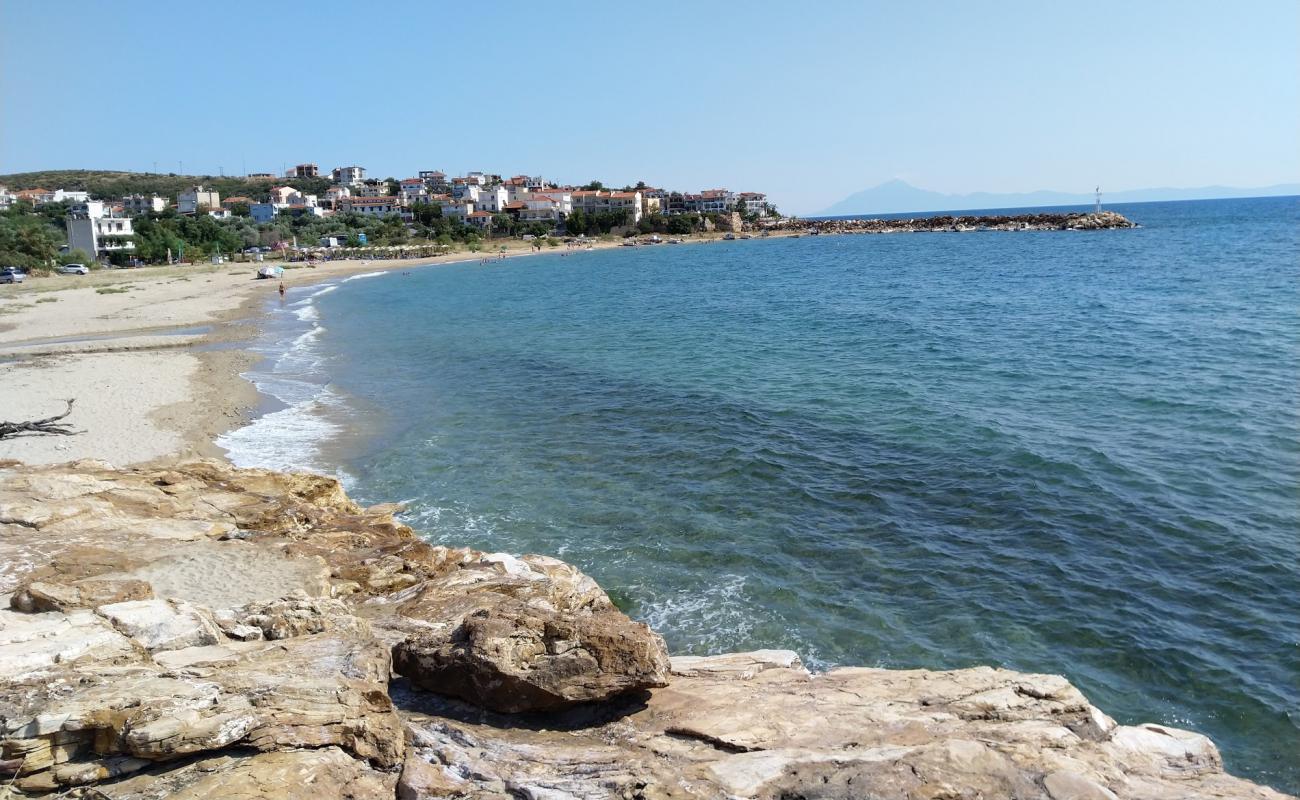 Platanes beach'in fotoğrafı parlak kum yüzey ile