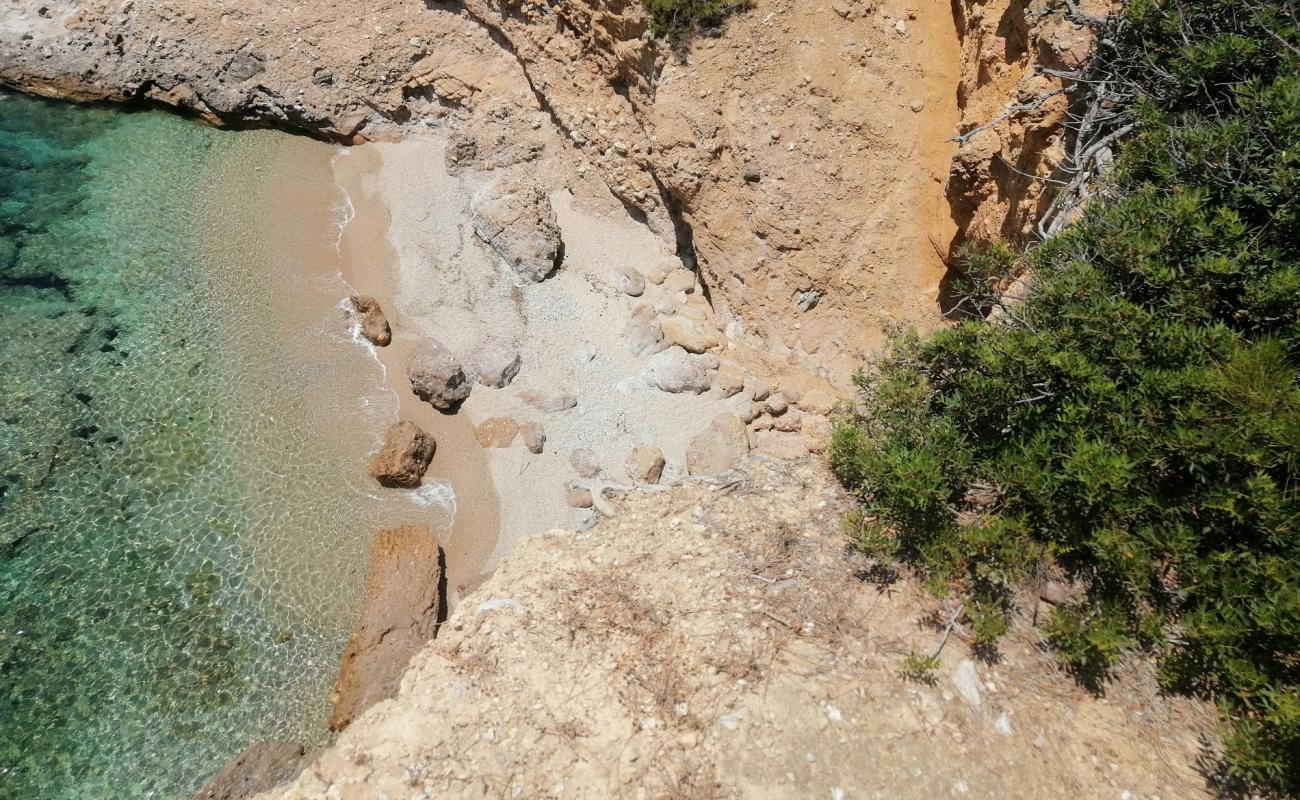 Maestrale beach III'in fotoğrafı küçük bej çakıl yüzey ile