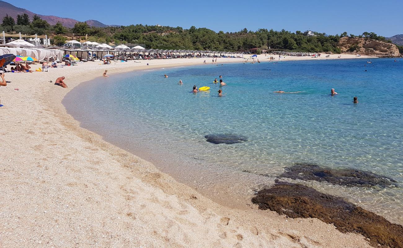 Trypiti beach'in fotoğrafı hafif ince çakıl taş yüzey ile