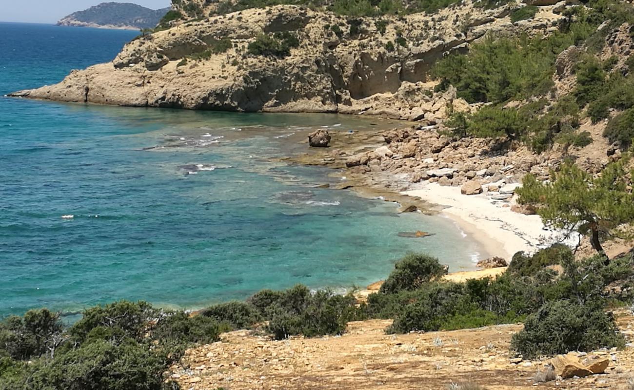 Metalia beach II'in fotoğrafı küçük bej çakıl yüzey ile