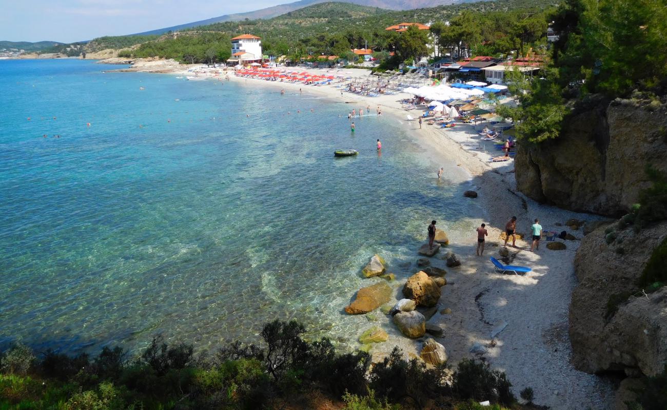 Paralia Pefkari'in fotoğrafı açık bej kum yüzey ile