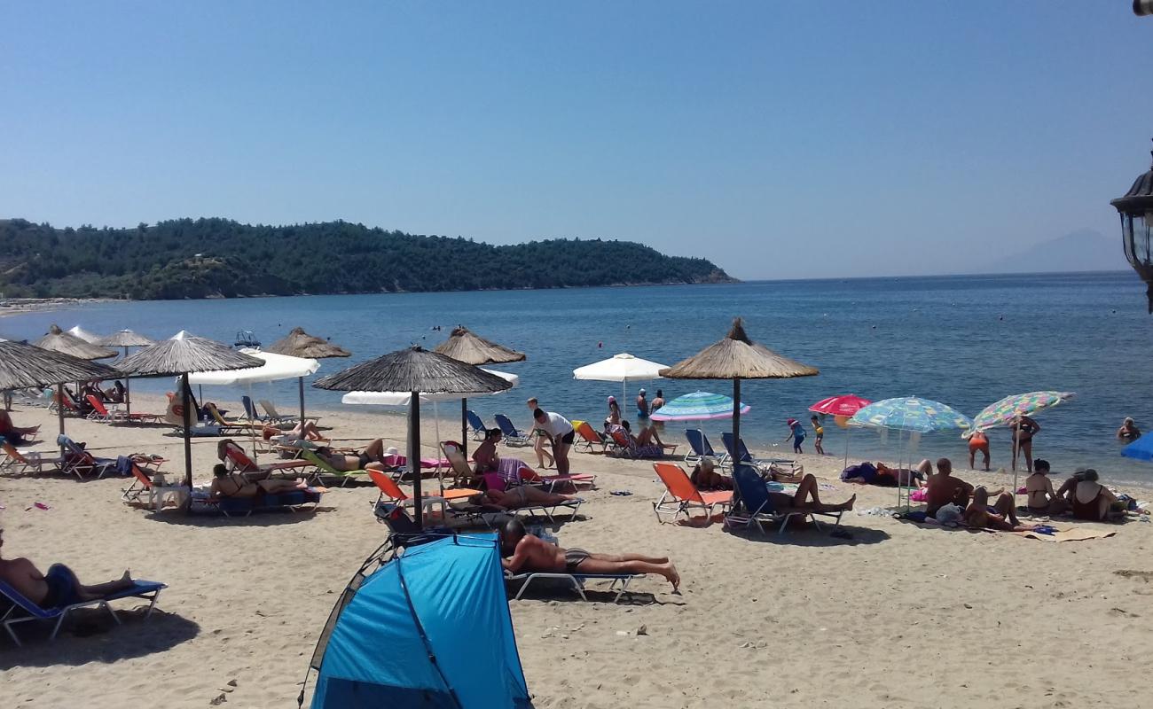Potos beach'in fotoğrafı açık bej kum yüzey ile
