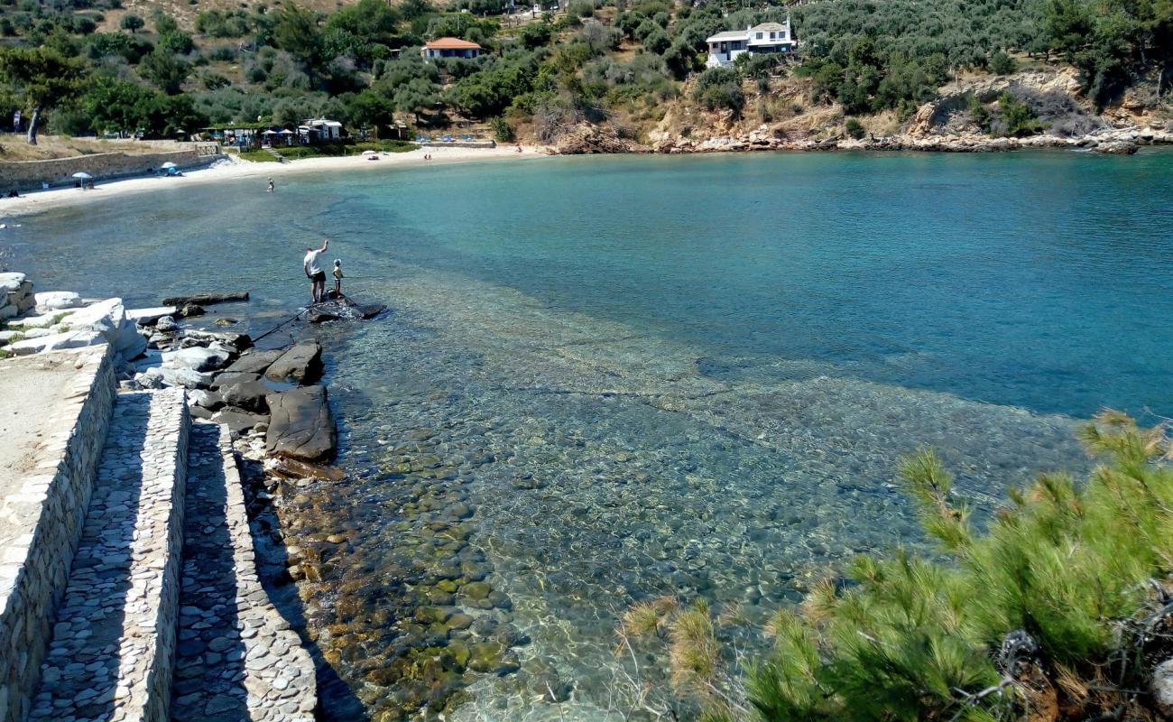 Ancient Aliki'in fotoğrafı parlak kum yüzey ile