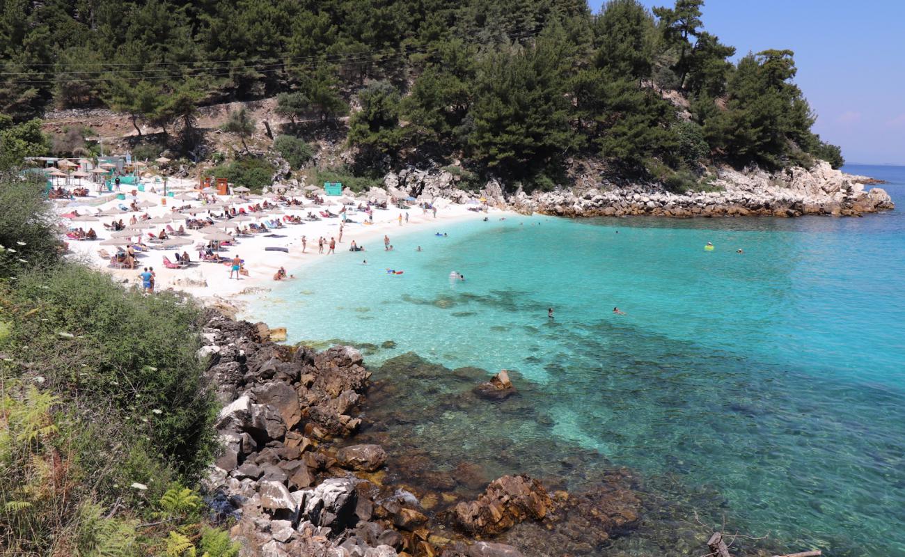 Saliara Plajı'in fotoğrafı beyaz ince çakıl yüzey ile