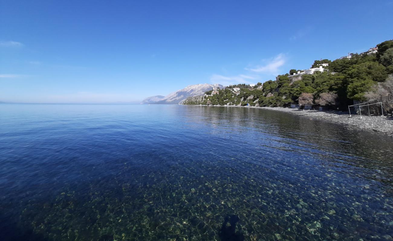 Theotokos long beach'in fotoğrafı gri çakıl taşı yüzey ile