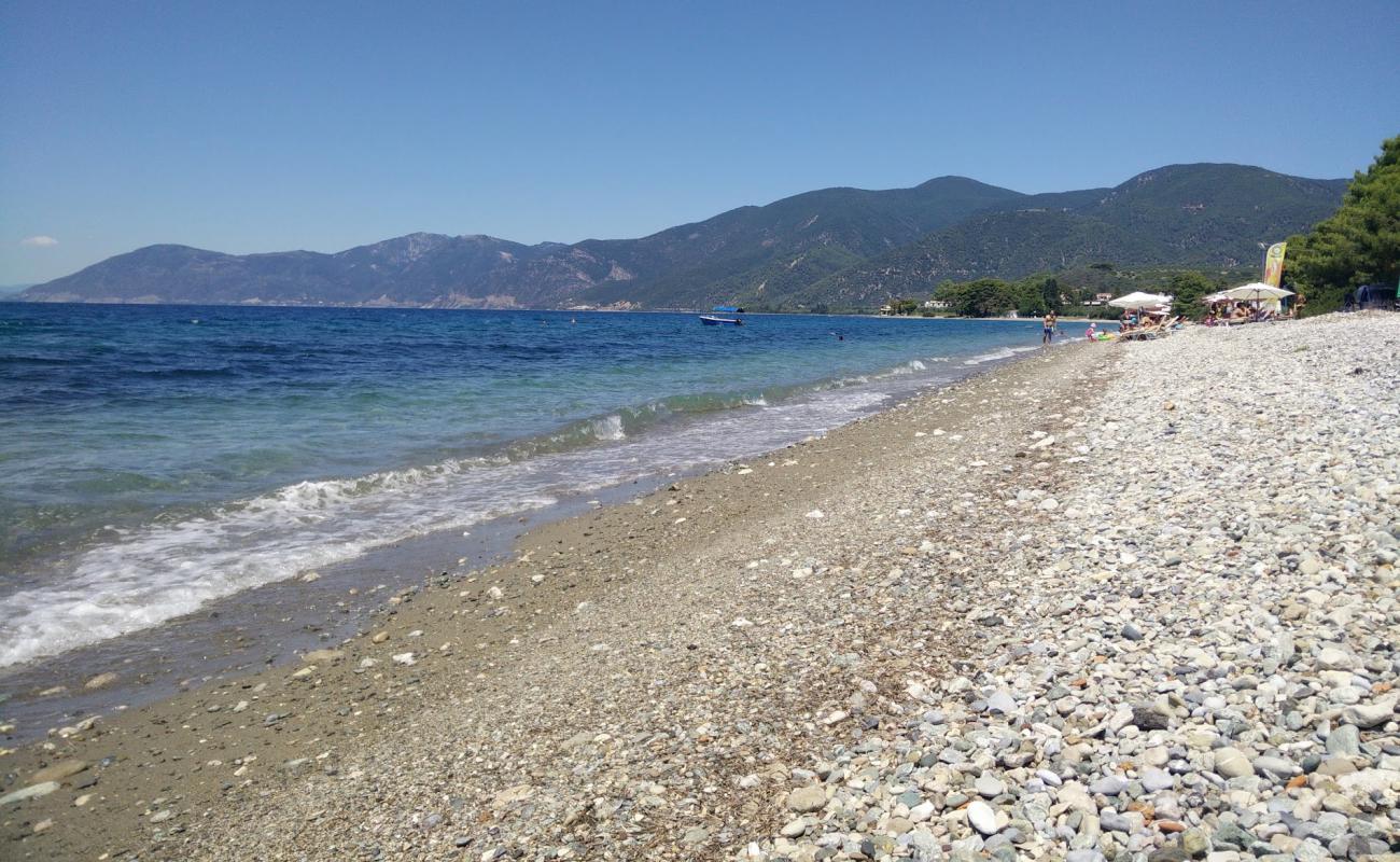 Rovies beach'in fotoğrafı gri çakıl taşı yüzey ile