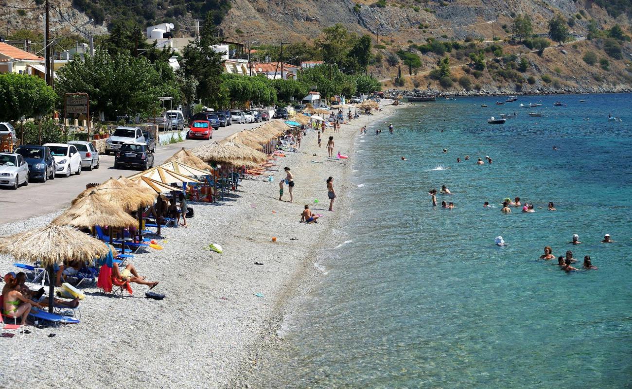 Ilia beach'in fotoğrafı hafif ince çakıl taş yüzey ile