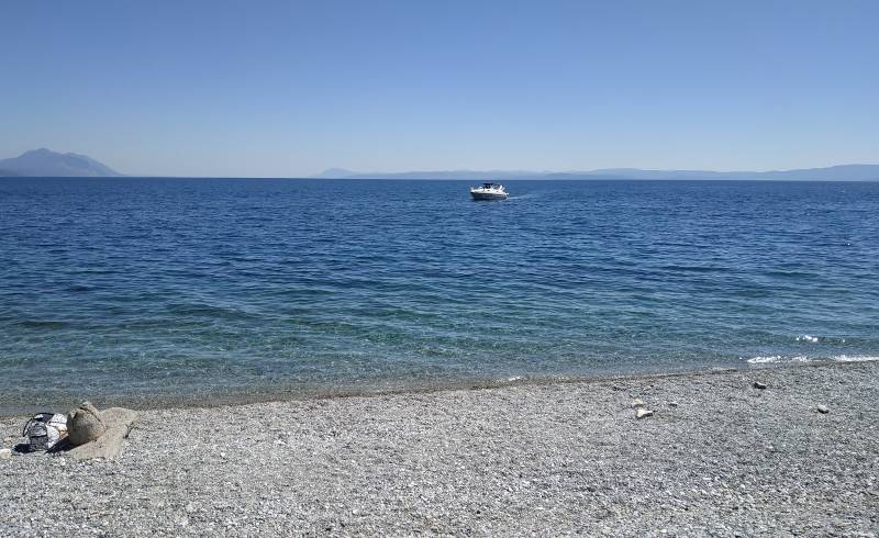 Ilia wild beach'in fotoğrafı küçük bej çakıl yüzey ile