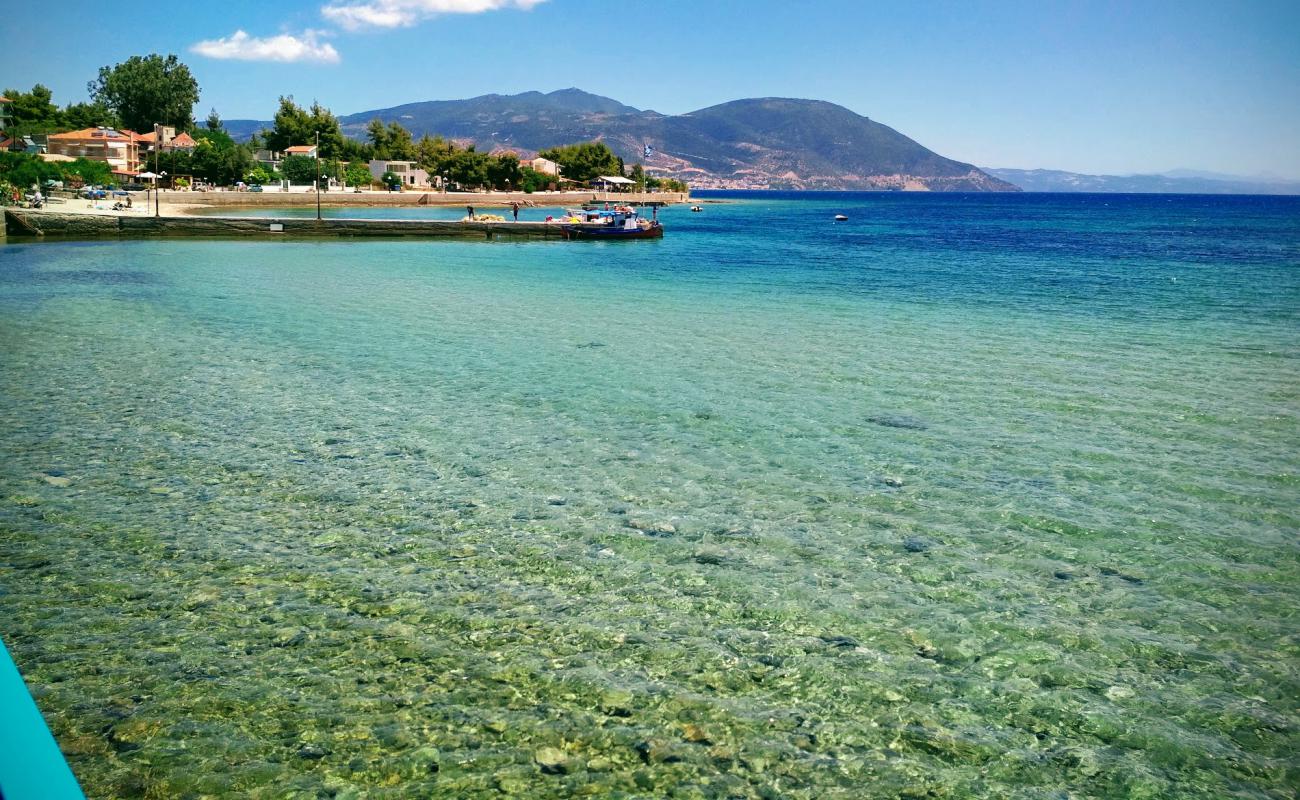 Loutra Gialtron'in fotoğrafı açık bej kum yüzey ile