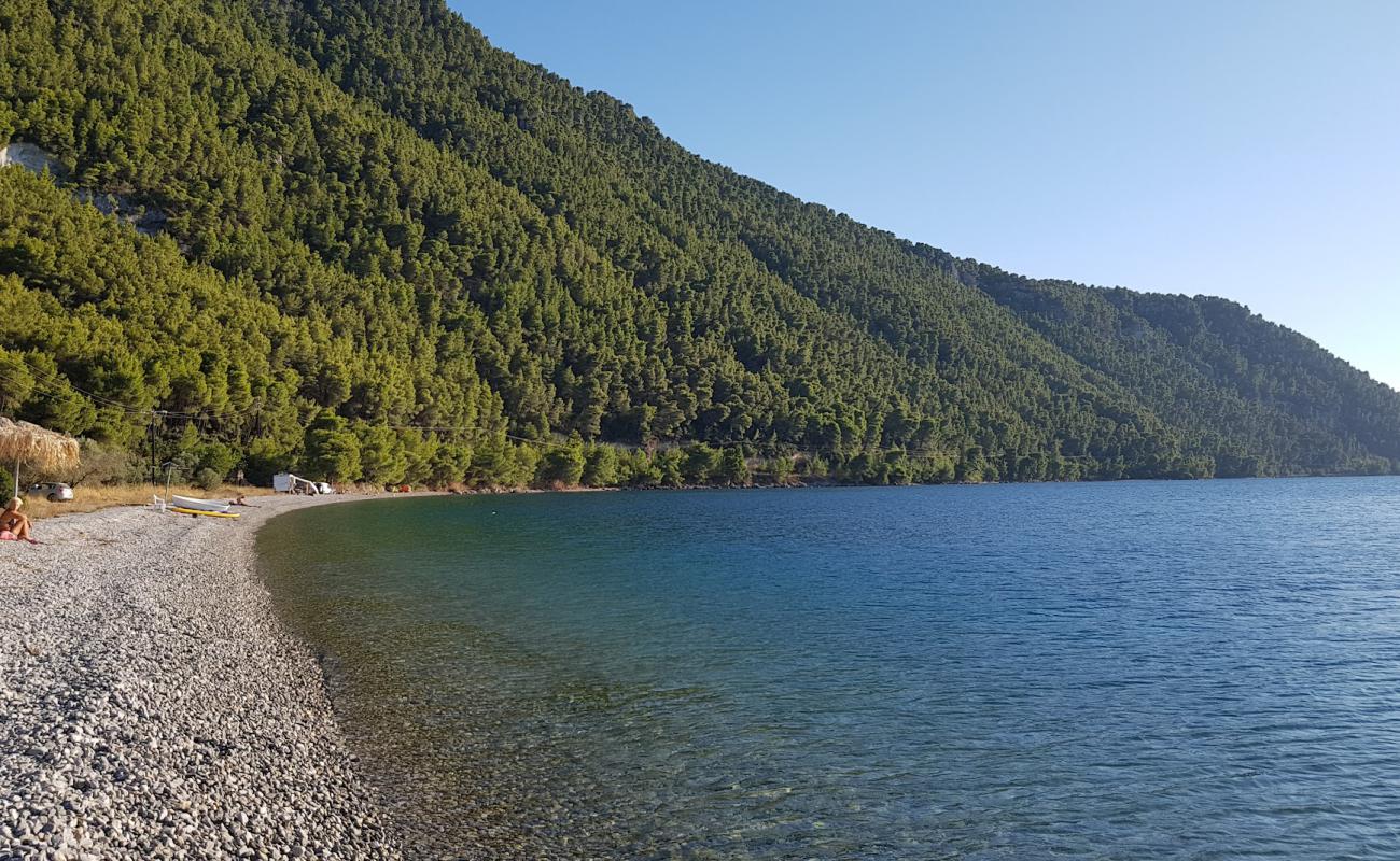 Crocidas beach'in fotoğrafı gri çakıl taşı yüzey ile