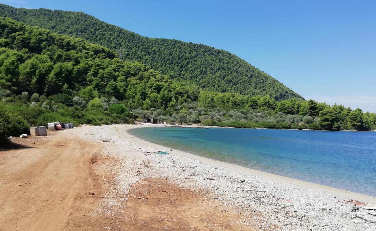 Lichada beach'in fotoğrafı gri çakıl taşı yüzey ile