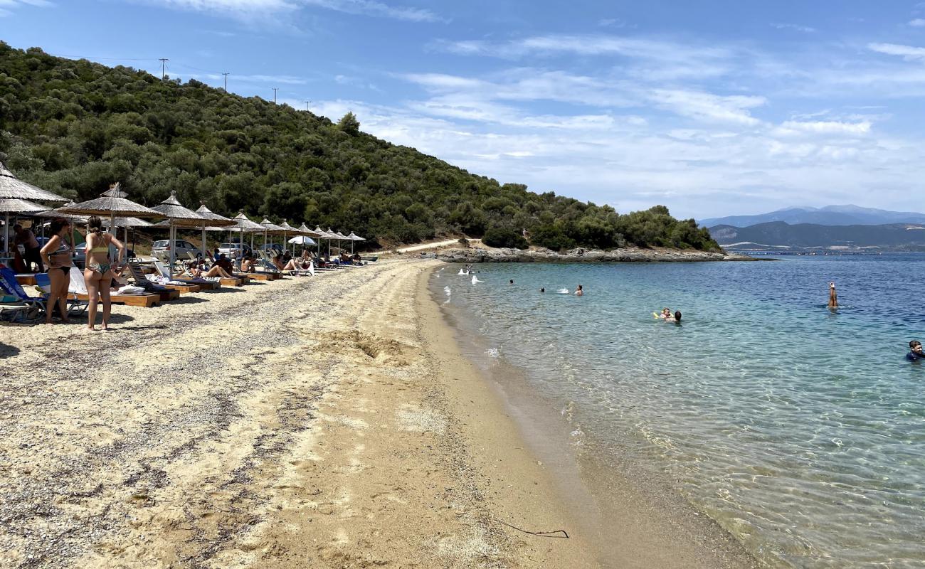 Pantermos beach'in fotoğrafı çakıl ile kum yüzey ile