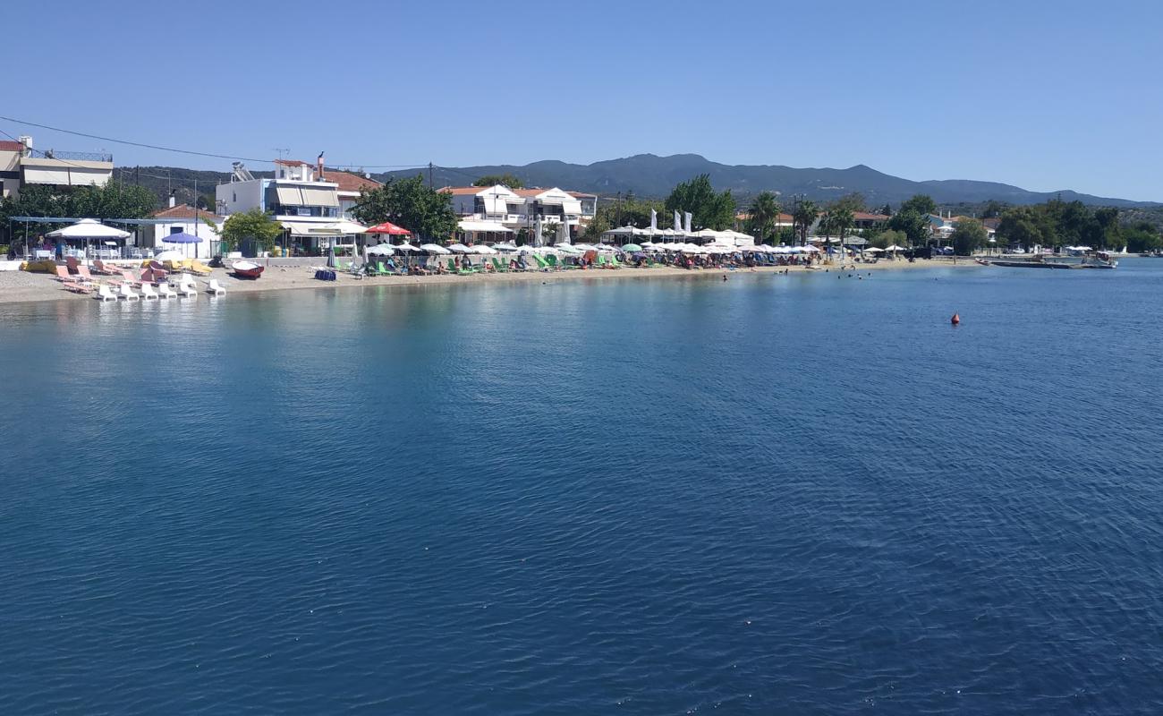 Agiokampos beach'in fotoğrafı parlak kum yüzey ile