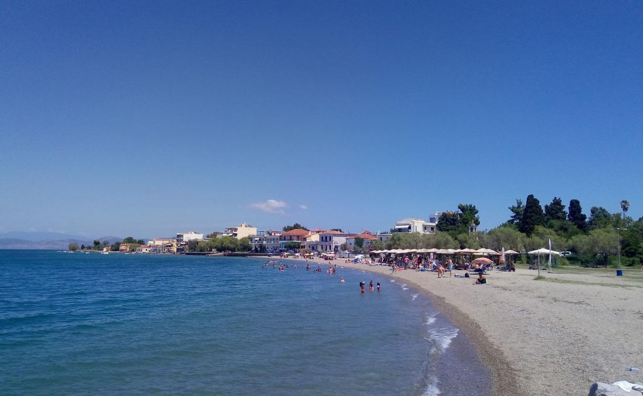 Orei port beach'in fotoğrafı parlak kum yüzey ile