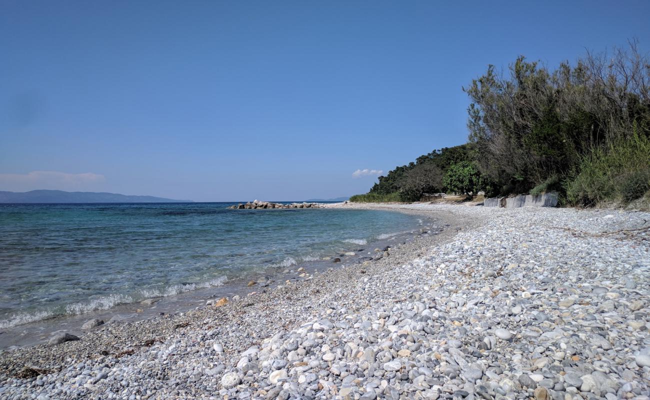 Punta-Kastri beach'in fotoğrafı gri çakıl taşı yüzey ile