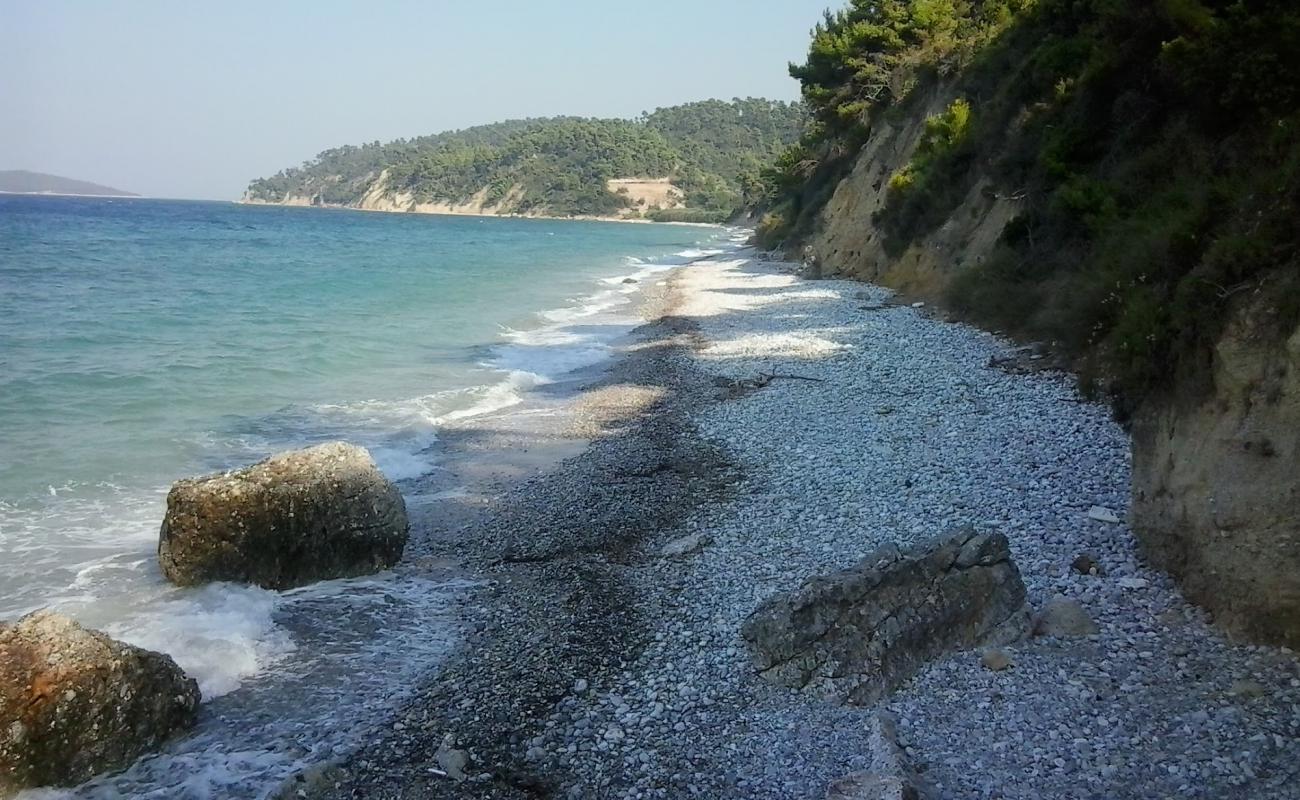 Koutsoupri 2 beach'in fotoğrafı küçük gri çakıllar yüzey ile