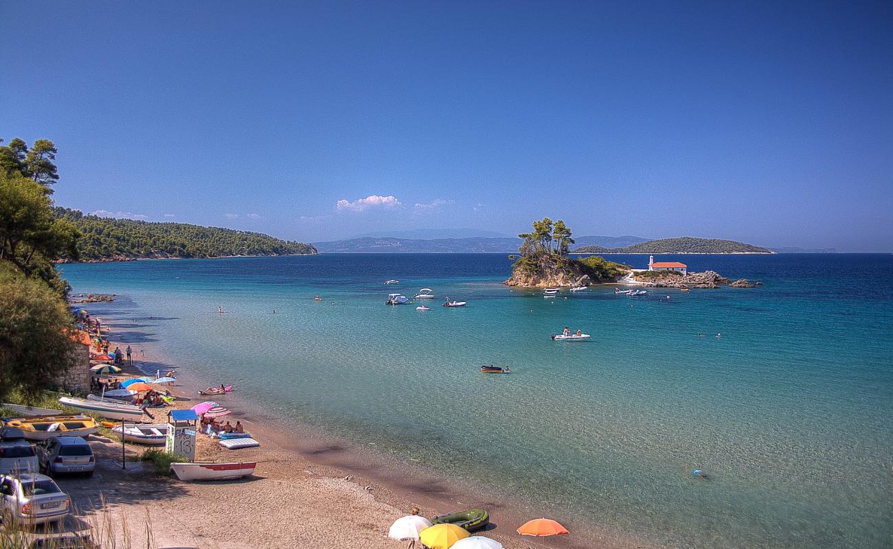 Elinika beach'in fotoğrafı parlak kum yüzey ile