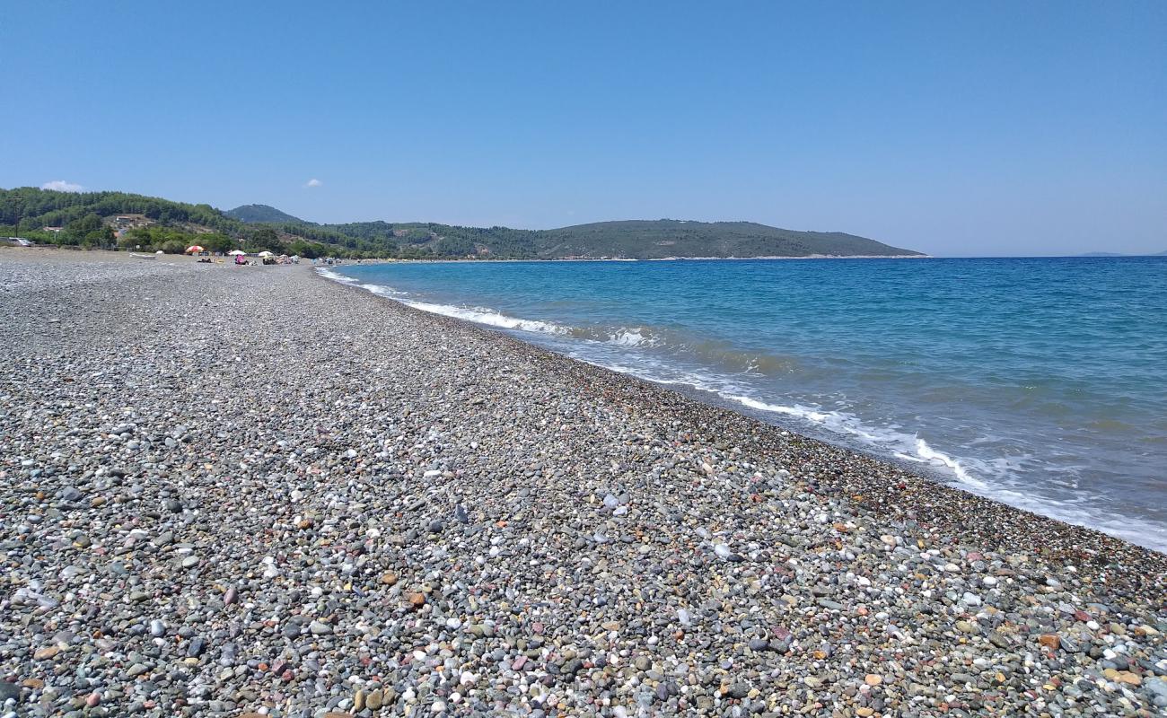 Elinika beach'in fotoğrafı gri çakıl taşı yüzey ile