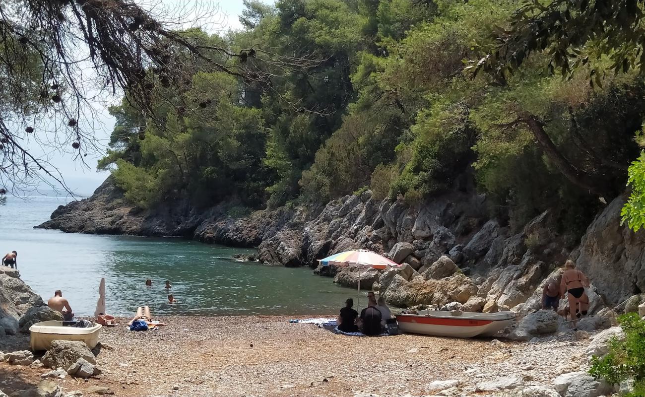 Agkali secret beach'in fotoğrafı koyu i̇nce çakıl yüzey ile