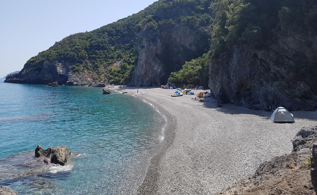 Damianos Plajı'in fotoğrafı gri ince çakıl taş yüzey ile