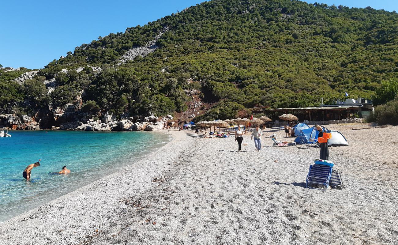 Thapsa Plajı'in fotoğrafı gri ince çakıl taş yüzey ile