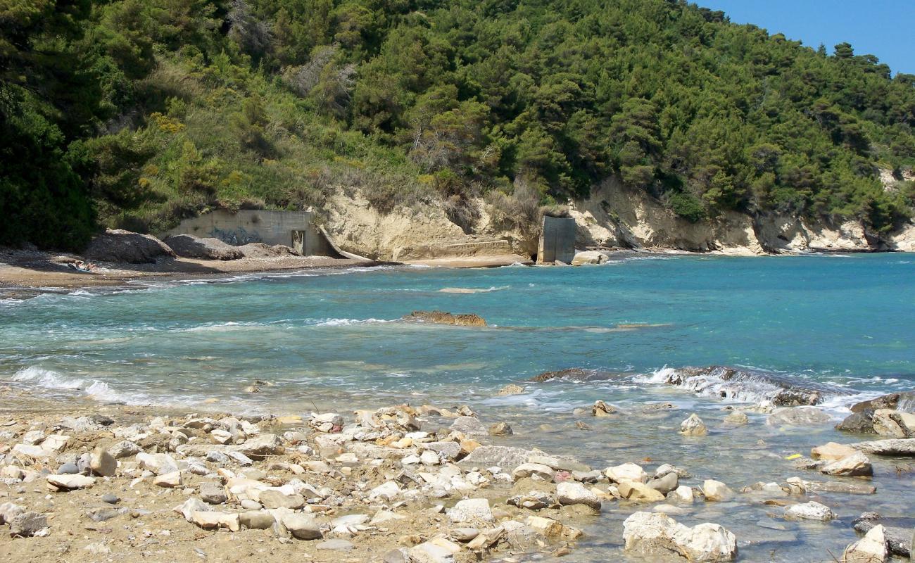 Kalogeros beach'in fotoğrafı taşlar yüzey ile