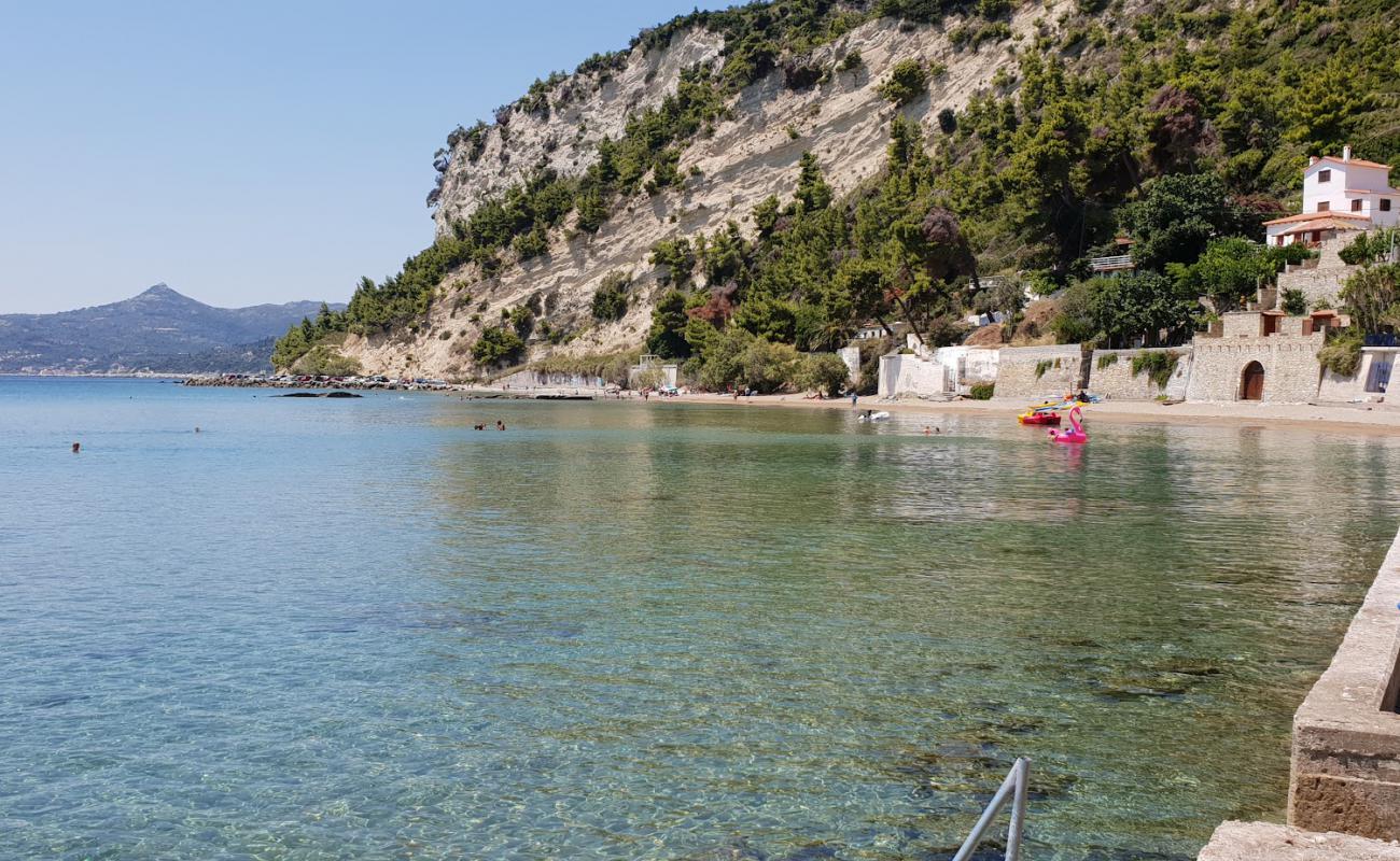 Soutsini beach'in fotoğrafı gri kum yüzey ile