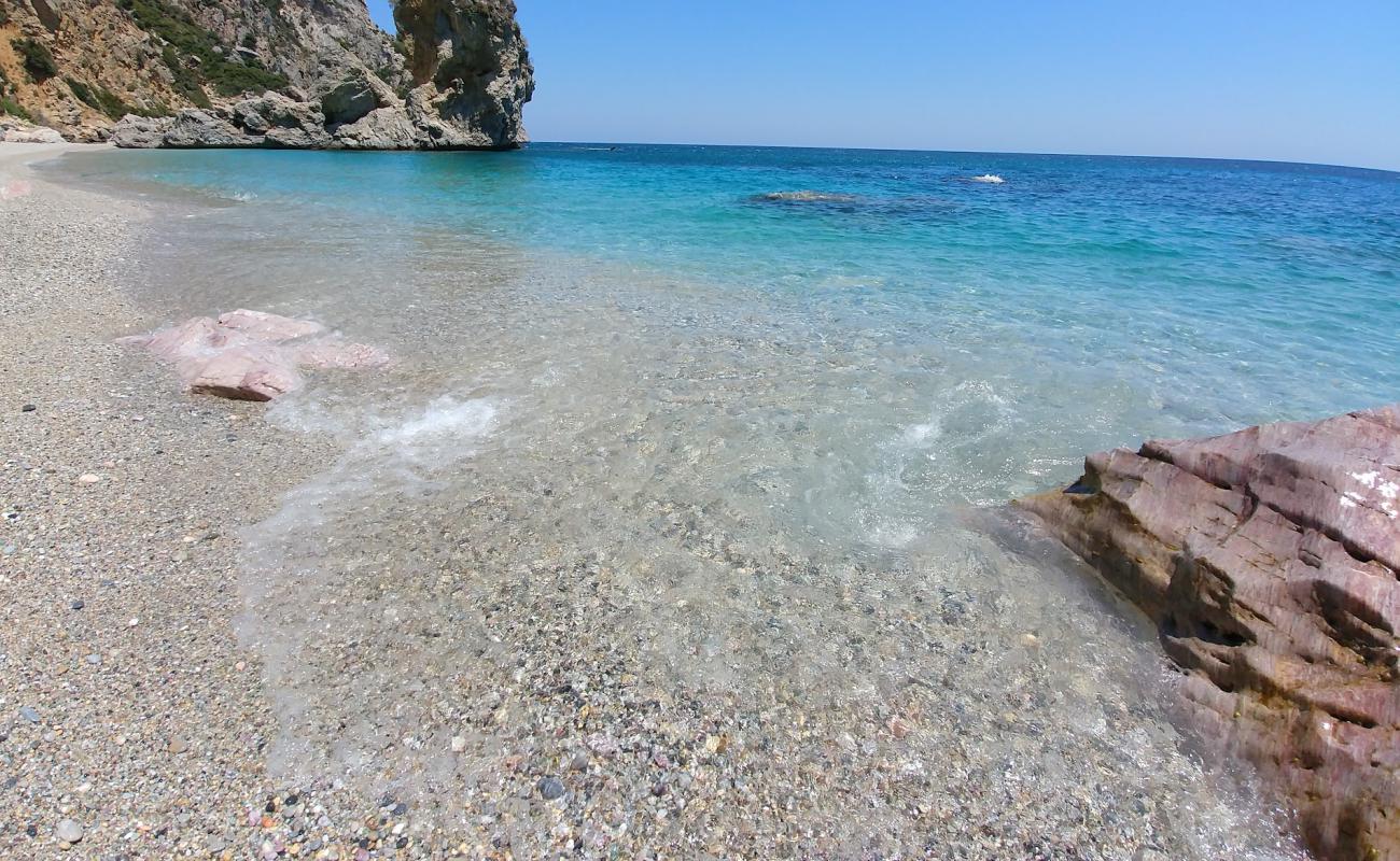 Kalami beach'in fotoğrafı küçük gri çakıllar yüzey ile