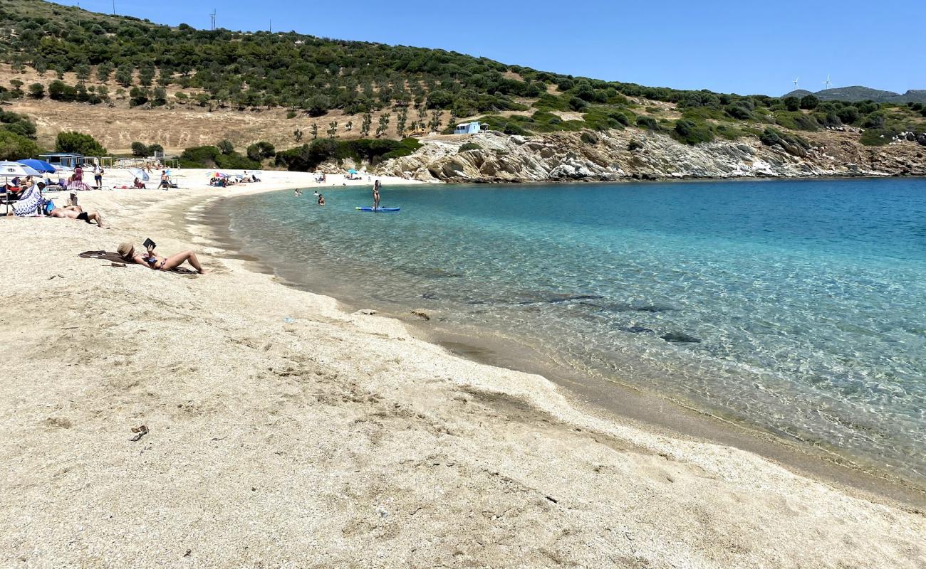 Cheromylos beach'in fotoğrafı beyaz kum yüzey ile