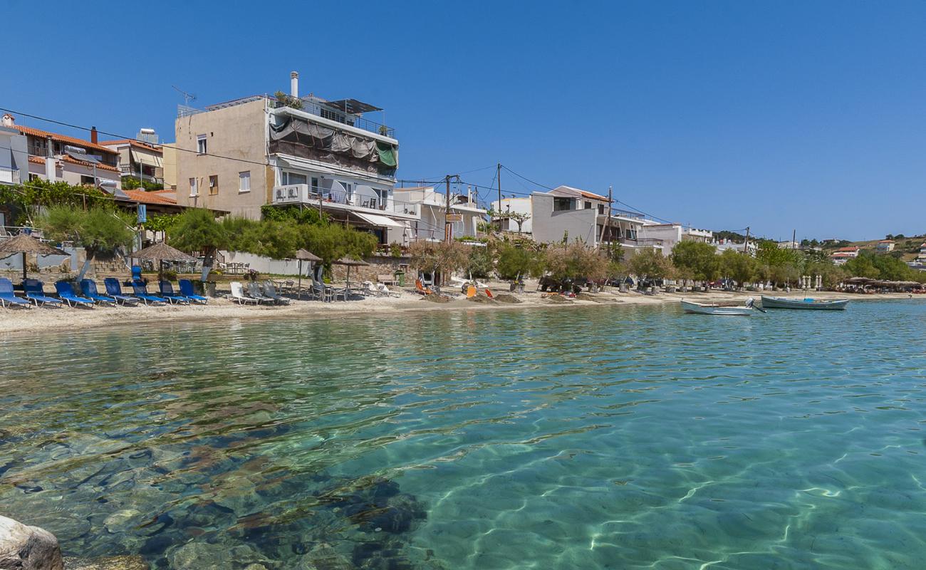 Agion Apostolon beach'in fotoğrafı parlak kabuk kumu yüzey ile