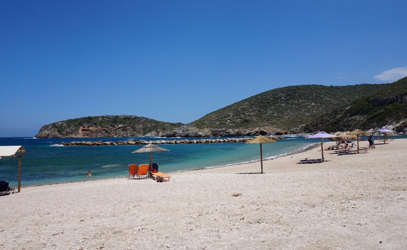 Zarakes beach'in fotoğrafı bej kabuklu kum yüzey ile