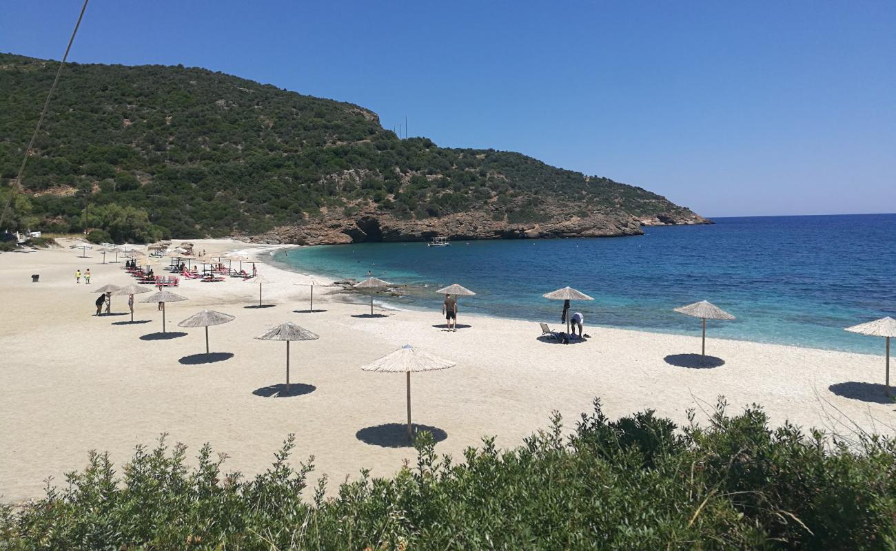 Limnionas beach'in fotoğrafı bej kabuklu kum yüzey ile
