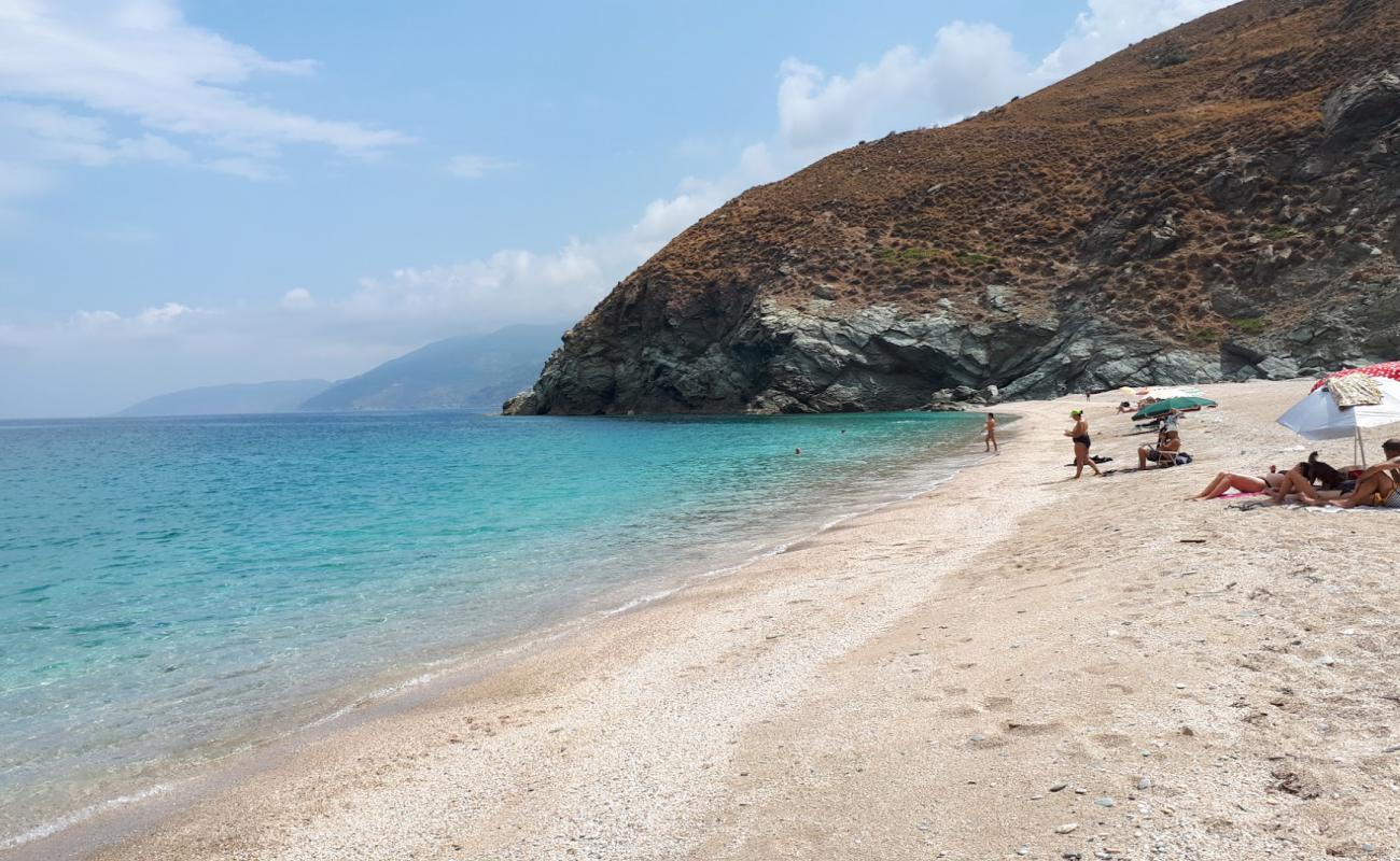 Giannitsi beach'in fotoğrafı hafif ince çakıl taş yüzey ile