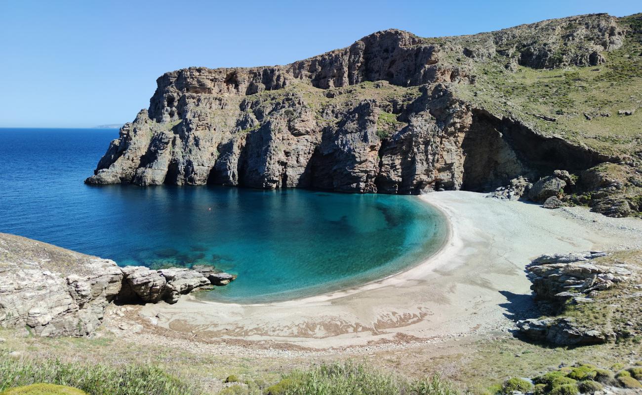 Archampoli beach'in fotoğrafı bej kabuklu kum yüzey ile