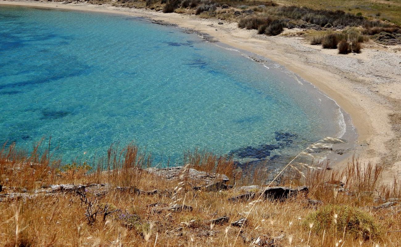 Kastri beach'in fotoğrafı hafif ince çakıl taş yüzey ile