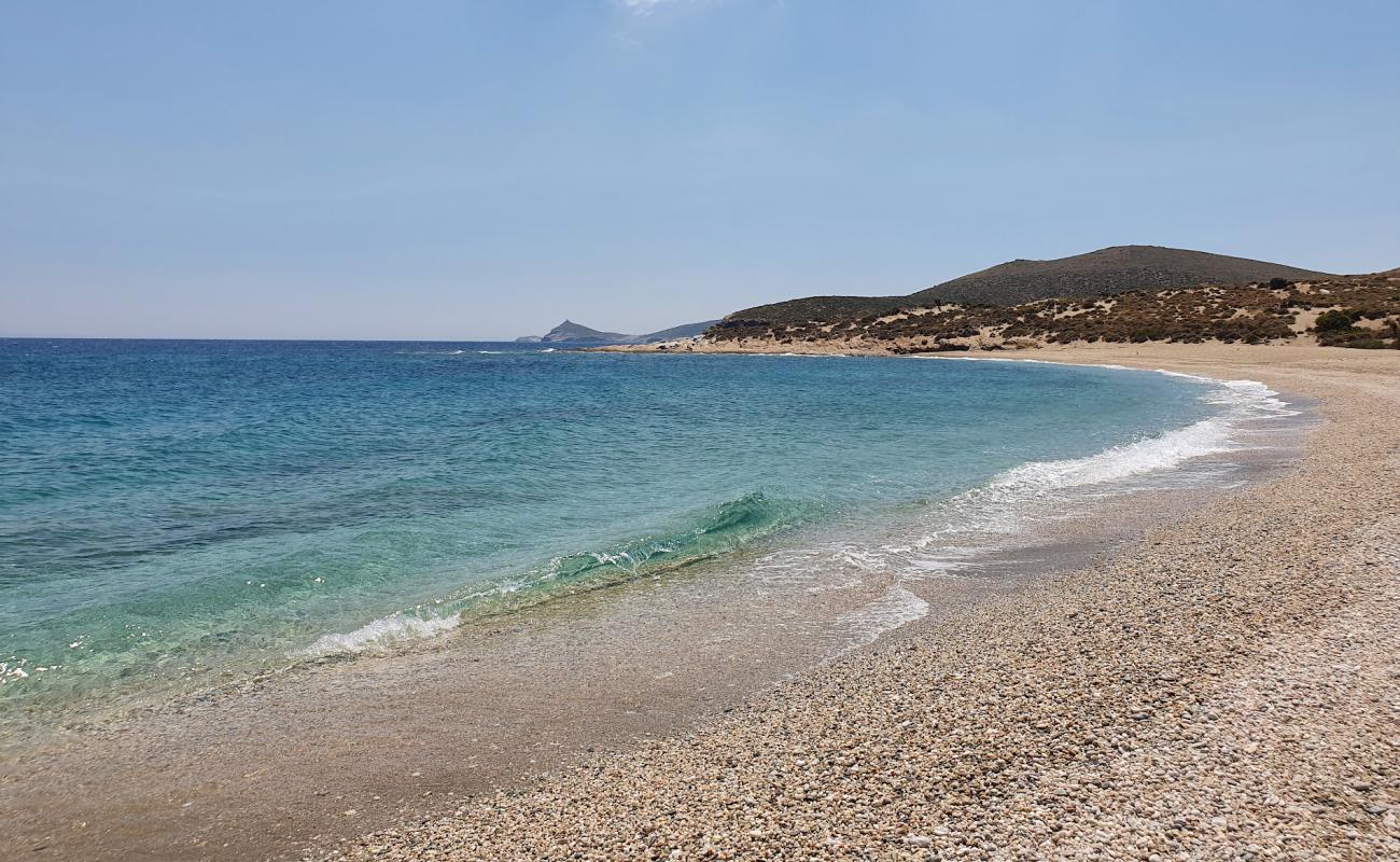 Kalamos beach'in fotoğrafı parlak kabuk kumu yüzey ile