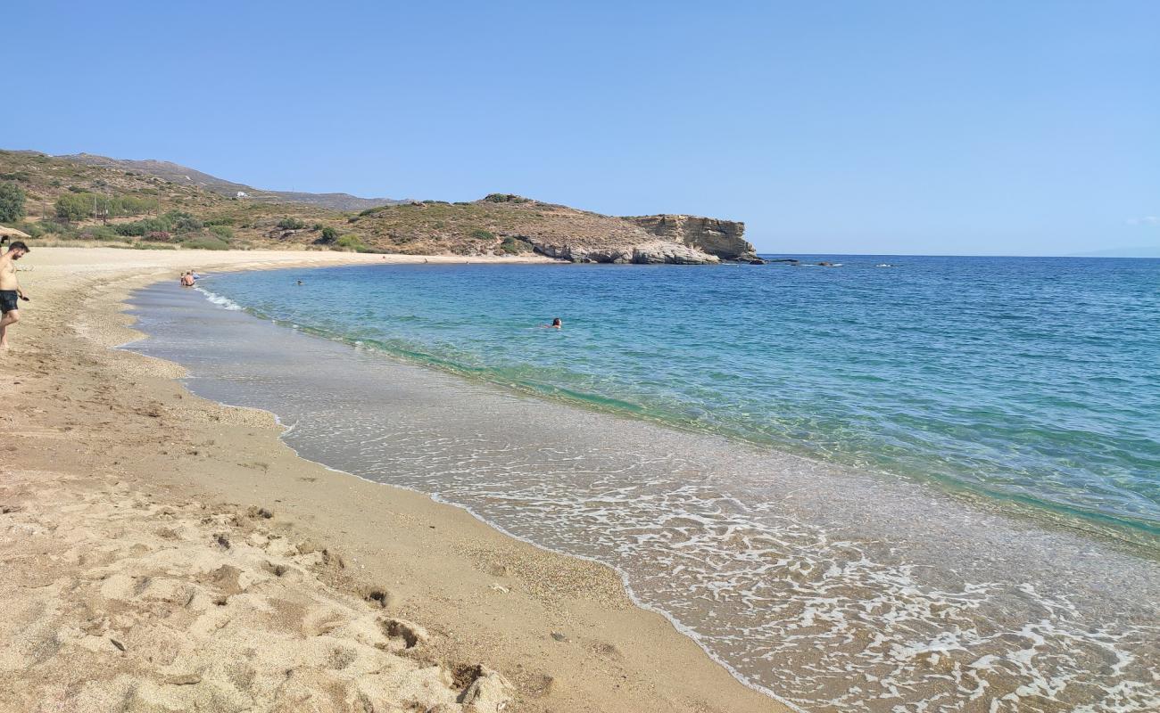 Tzanavaris beach'in fotoğrafı açık bej kum yüzey ile