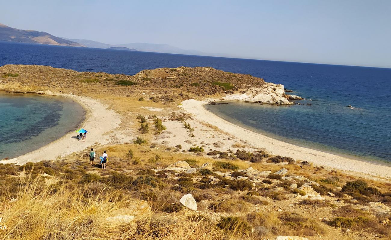 Kolona Paximadas'in fotoğrafı parlak kum yüzey ile